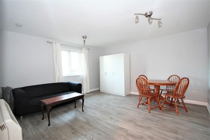 1 Bedroom Flat To Rent In Swynford Gardens, London, NW4