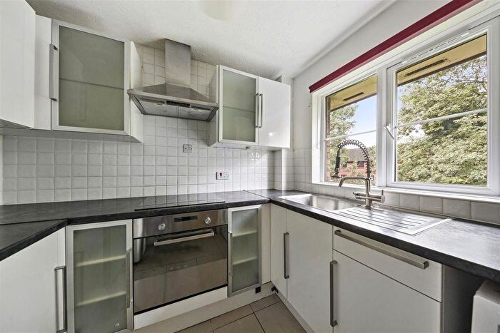 2 Bedroom Flat To Rent In Kingfisher Way, London, NW10