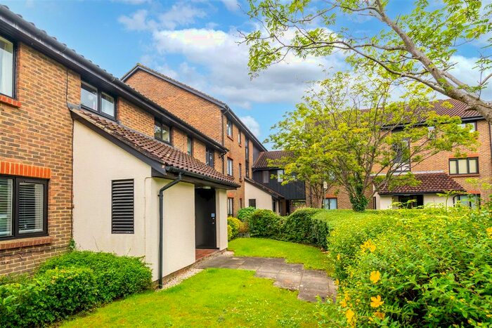 1 Bedroom Flat For Sale In Rickwood, Horley, RH6