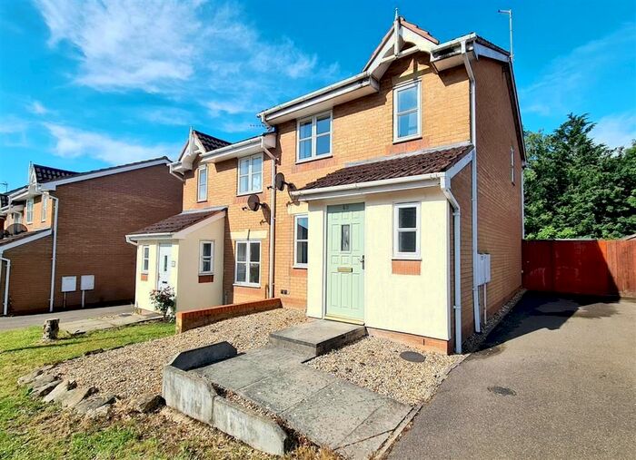 3 Bedroom Semi-Detached House To Rent In Backley Close, Kettering, NN15