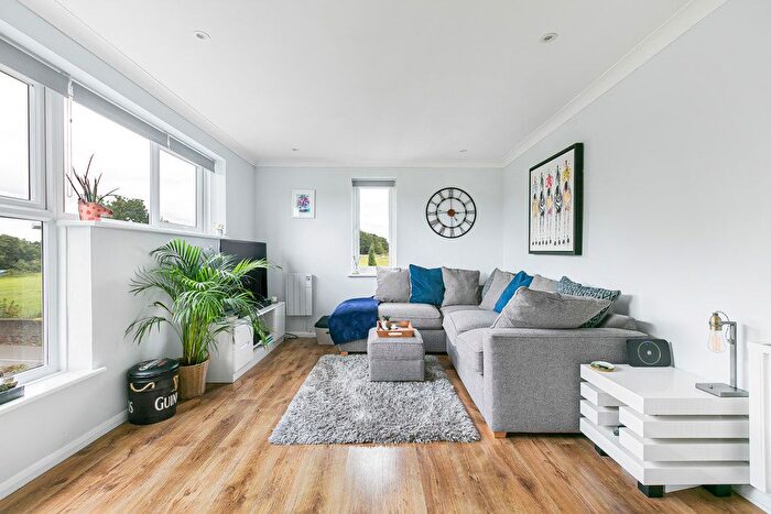2 Bedroom Flat For Sale In Chertsey Road, Addlestone, Surrey, KT15