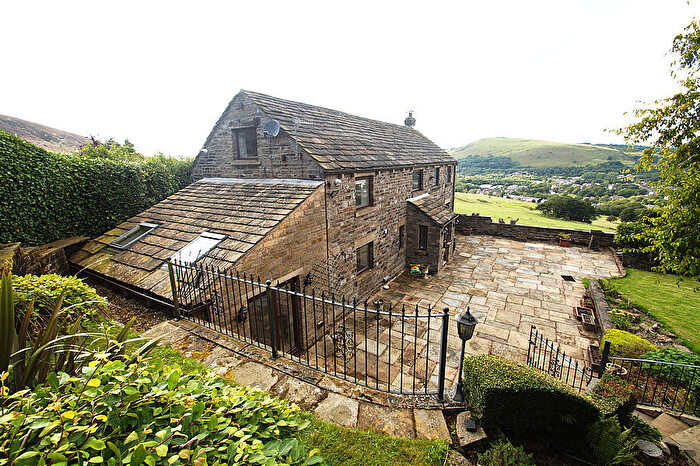 3 Bedroom Character Property To Rent In Fern Lee Barn, Intake Lane, Greenfield, Oldham, OL3