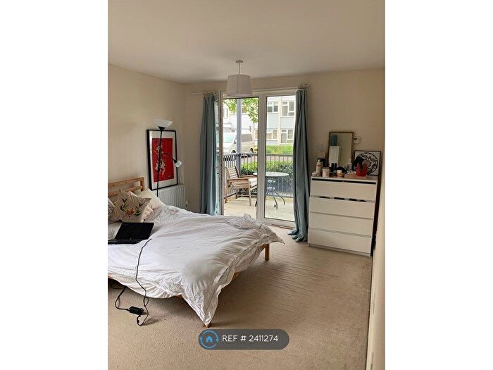 3 Bedroom Flat To Rent In Limerick Close, London, SW12