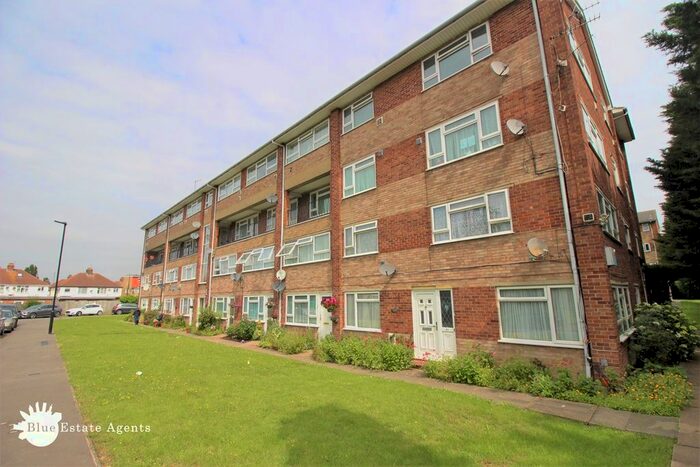2 Bedroom Flat To Rent In Travellers Way, Hounslow, TW4
