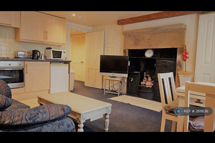 1 Bedroom Flat To Rent In Balmoral Place, Halifax, HX1