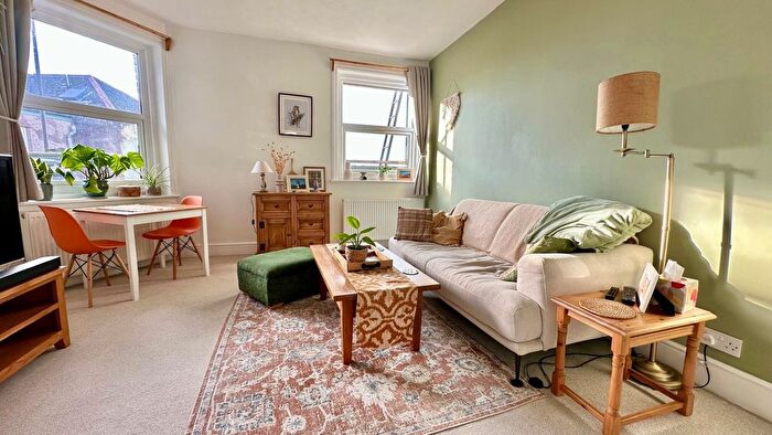 3 Bedroom Flat For Sale In Castledown Avenue, Hastings, TN34