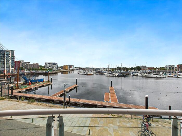 2 Bedroom Apartment For Sale In Neptune Square, Ipswich, Suffolk, IP4