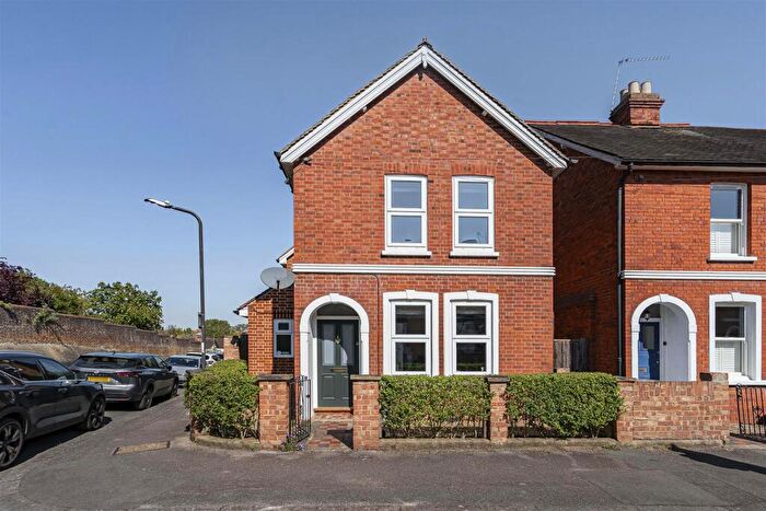 4 Bedroom Detached House For Sale In College Rise, Maidenhead, SL6