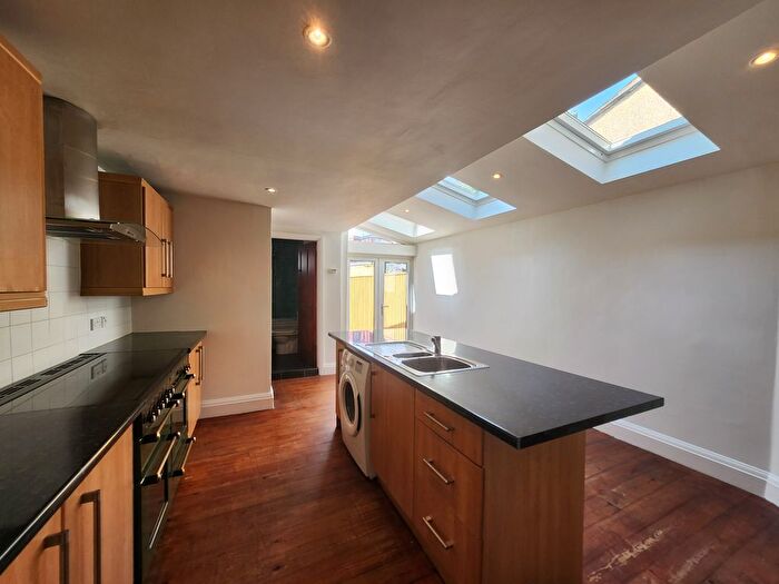 3 Bedroom End Of Terrace House To Rent In Hillside, Slough, SL1