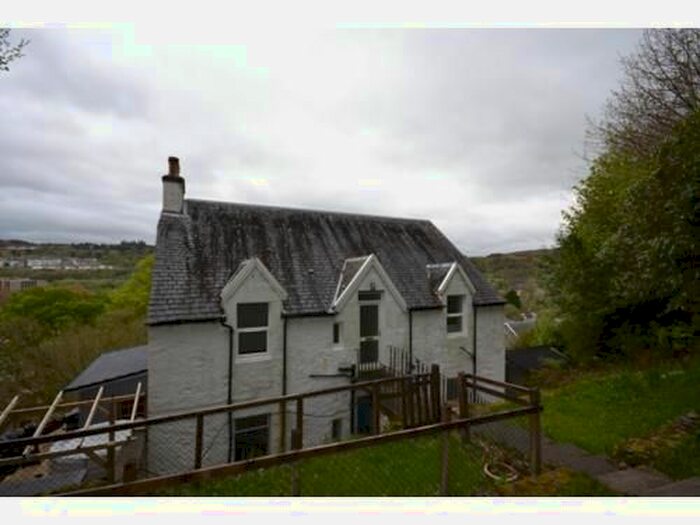 3 Bedroom Flat To Rent In Glenshellach Road, Oban, PA34
