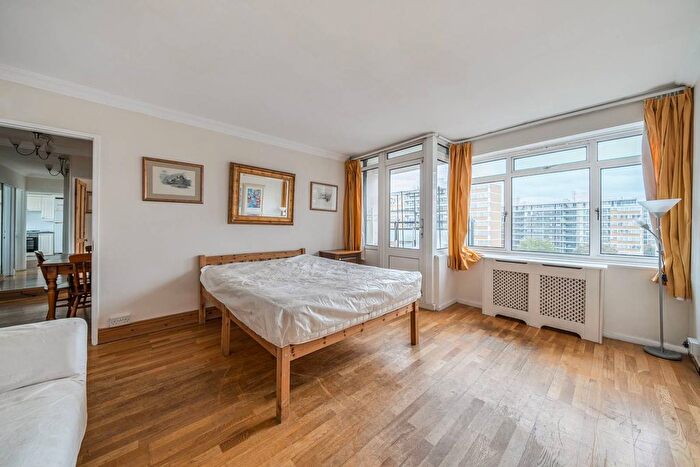 2 Bedroom Flat For Sale In Churchill Gardens, Pimlico, London, SW1V