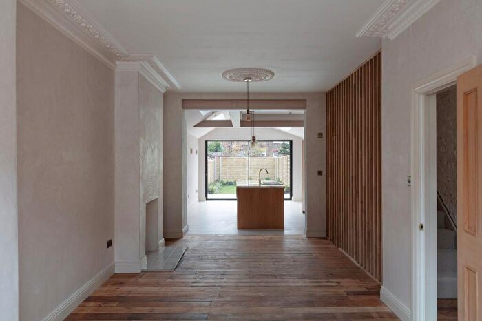 4 Bedroom End Of Terrace House For Sale In Peel Road, South Woodford, London, E18