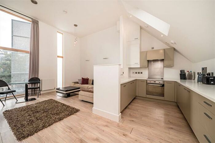 2 Bedroom Flat For Sale In Trevanion Road, West Kensington, W14