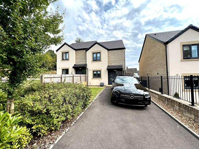 2 Bedroom Semi-Detached House To Rent In The View, Glossop, Derbyshire, SK13