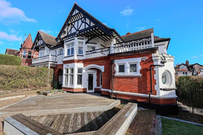 4 Bedroom Detached House For Sale In Canewdon Road, Westcliff-On-Sea, SS0