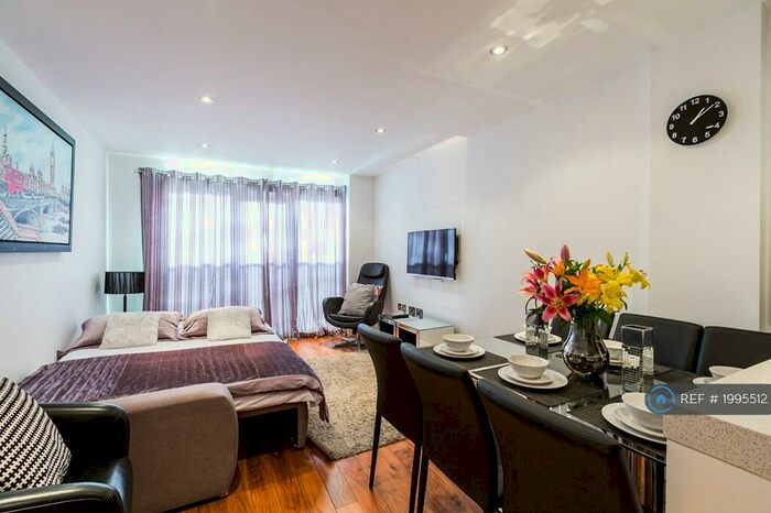 2 Bedroom Flat To Rent In Cheltenham House, London, E1