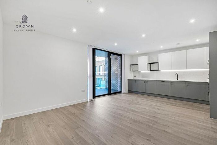 2 Bedroom Flat To Rent In Willowbrook House, Woodberry Down, N4