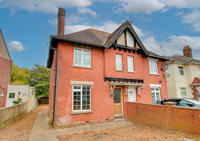 3 Bedroom Semi-Detached House For Sale In Merryoak! No Forward Chain! Project House!, SO19