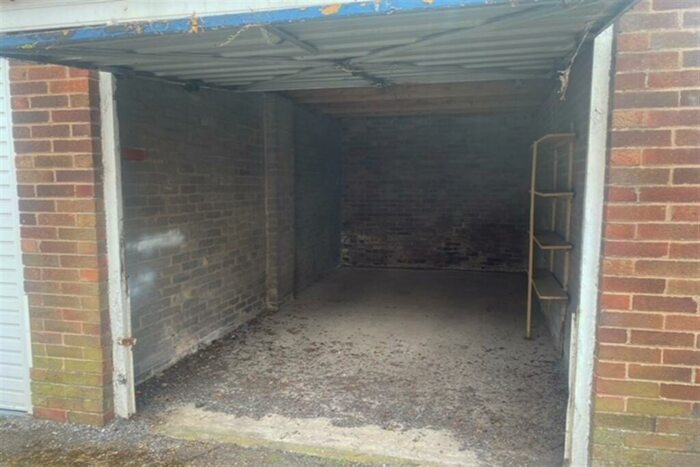 Garage / Parking To Rent In Garage At Links View Court, M45