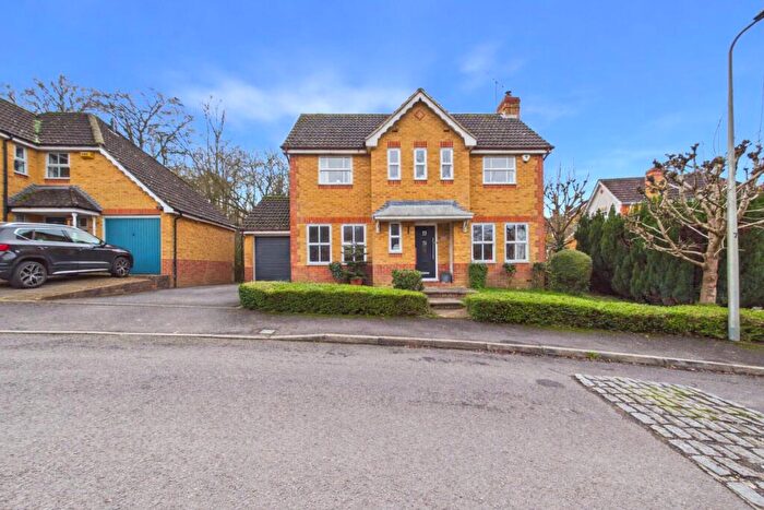 3 Bedroom Detached House For Sale In Meadowside, Tilehurst, Reading, Berkshire, RG31