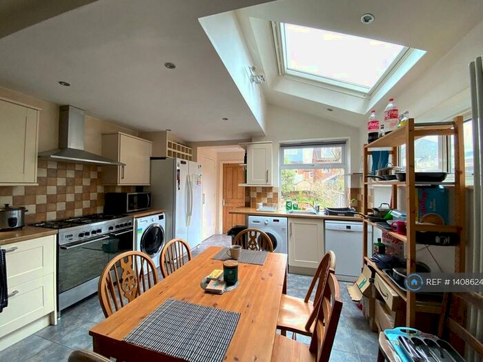 4 Bedroom Semi-Detached House To Rent In Dapdune Road, Guildford, GU1