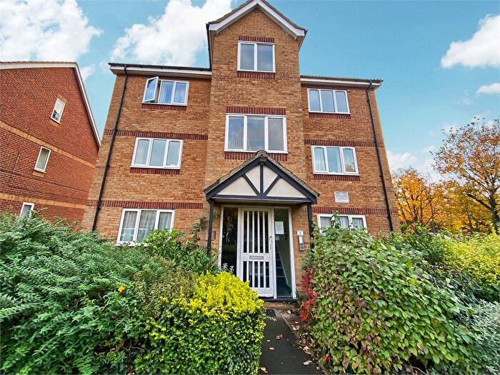 1 Bedroom Flat To Rent In Bridgewater Court, Common Road, Langley, SL3