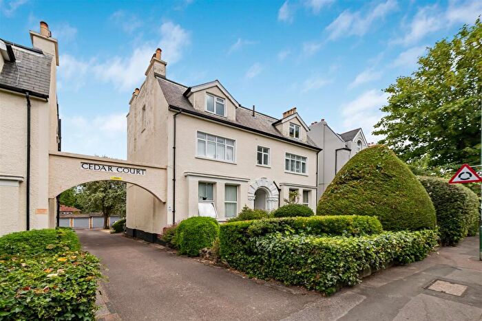 2 Bedroom Penthouse For Sale In Cedar Road, Sutton, SM2