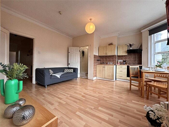 2 Bedroom Apartment To Rent In Kings Road, Willesden, London, NW10