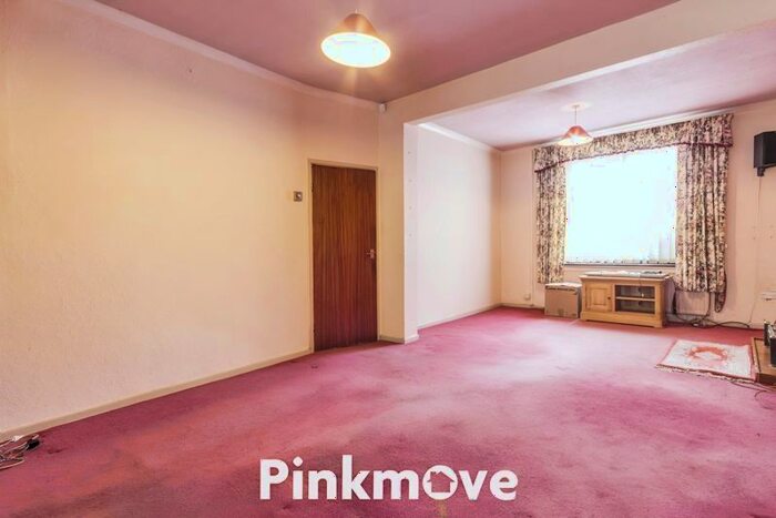 3 Bedroom Terraced House For Sale In Greenfield Avenue, Newbridge, Newport, NP11