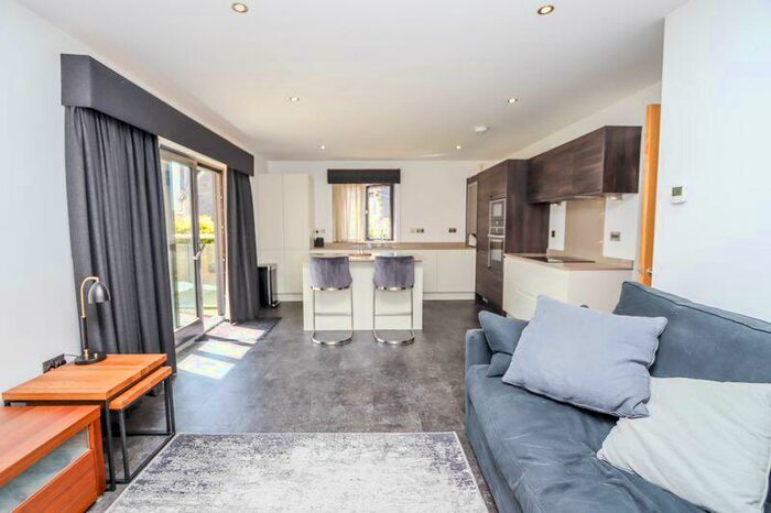 2 Bedroom Flat To Rent In Albert Road, Clevedon, BS21