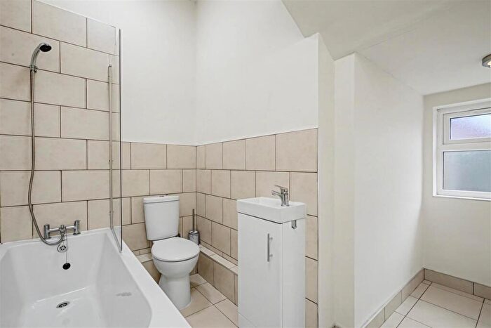 2 Bedroom Flat To Rent In Derby Road, Long Eaton, Nottingham, NG10