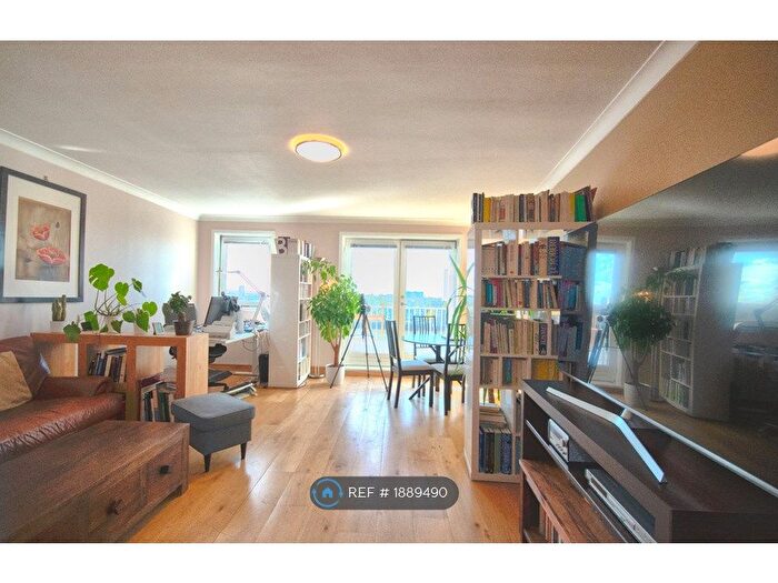 2 Bedroom Flat To Rent In Neptune Court, London, E14