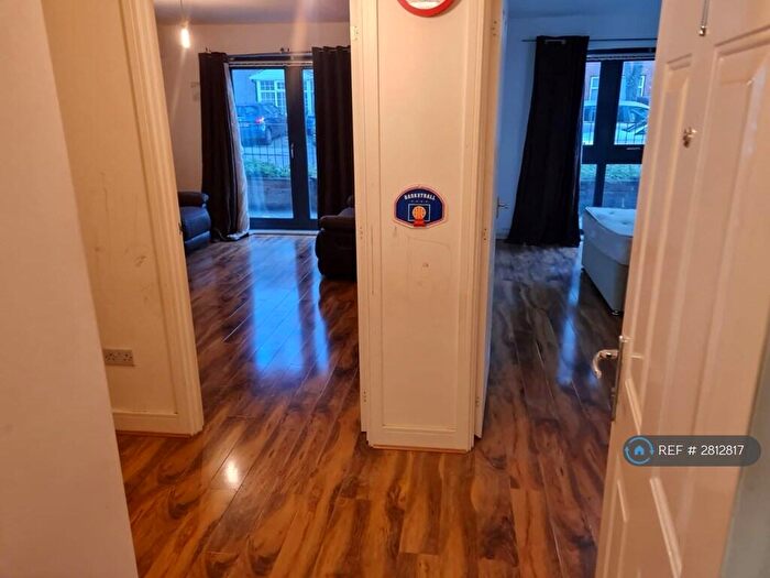 1 Bedroom Flat To Rent In Bramley Crescent, Ilford, IG2