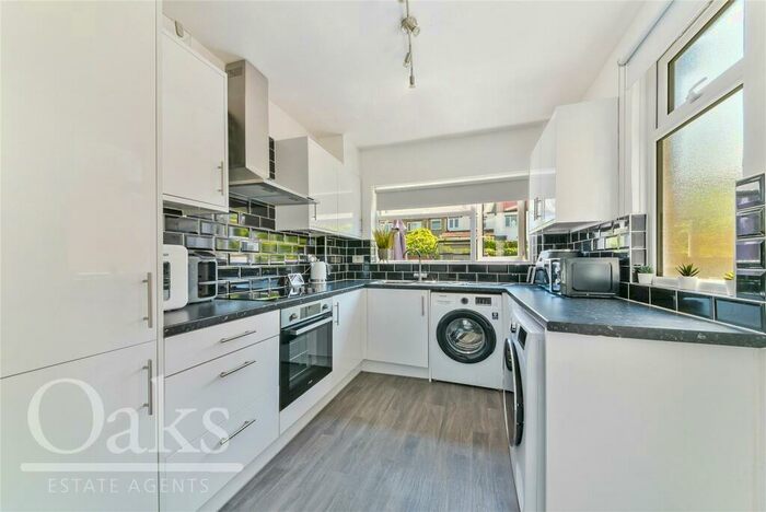 2 Bedroom Terraced House For Sale In Lakehall Road, Thornton Heath, CR7