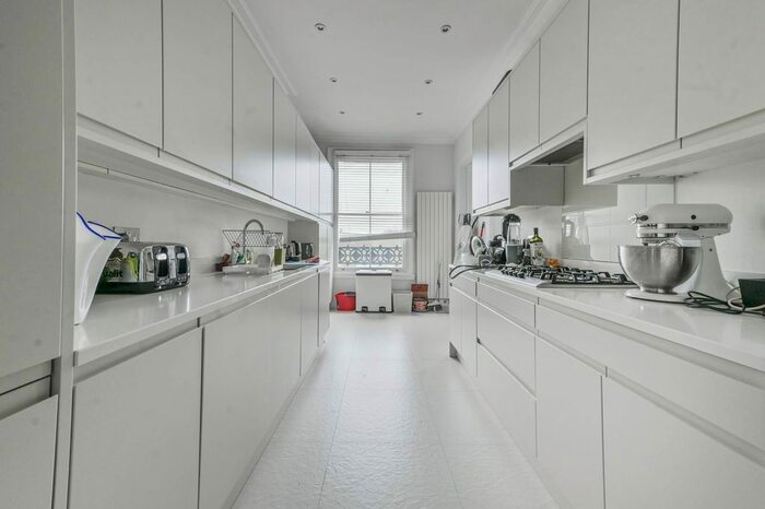 2 Bedroom Flat To Rent In Clapham Common Northside, Clapham Common North Side, London, SW4