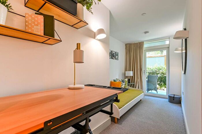 3 Bedroom Flat For Sale In Clifton Mansions, Willesden Green, NW2