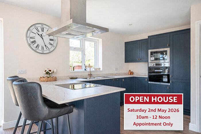 3 Bedroom Bungalow For Sale In Cedar Crescent, North Baddesley, Southampton, SO52