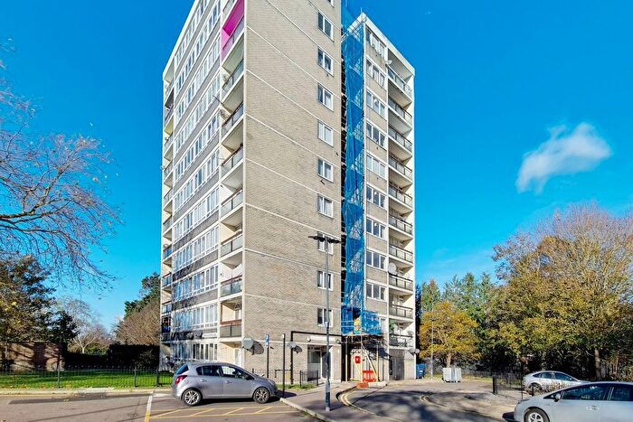 1 Bedroom Flat To Rent In Portway Gardens, Woolwich, London, SE18