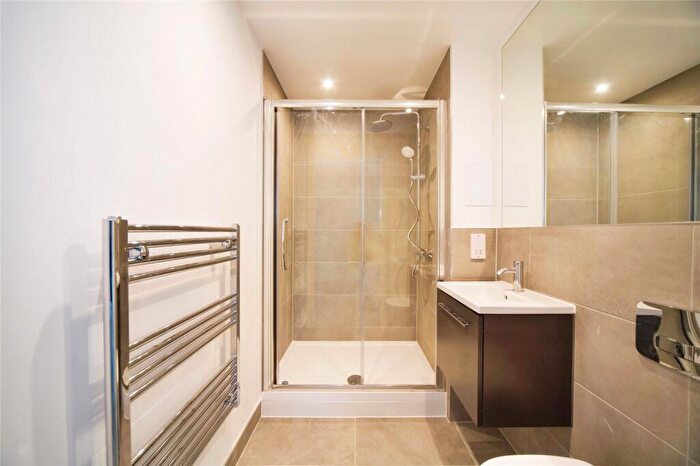 2 Bedroom Flat For Sale In Pintail Heights, The Hyde, London, NW9