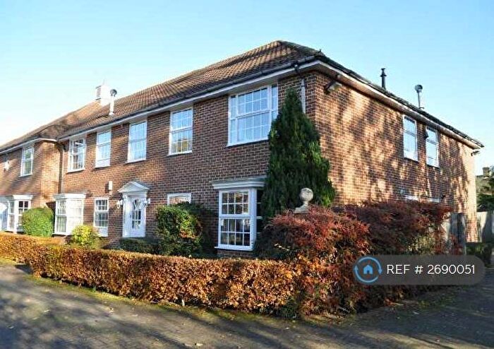 1 Bedroom Flat To Rent In Parkway Gardens, Welwyn Garden City, AL8