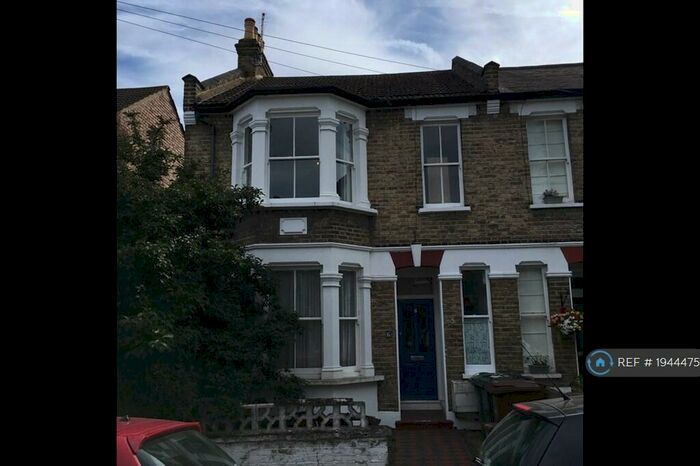 3 Bedroom Flat To Rent In Leytonstone, London, E11