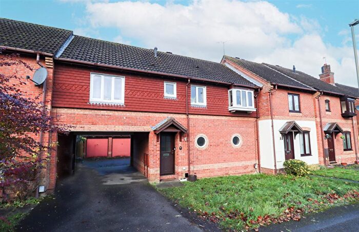 2 Bedroom Detached House For Sale In Oasthouse Drive, Fleet, GU51