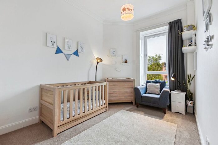 2 Bedroom Flat For Sale In Churchill Drive, Broomhill, G11