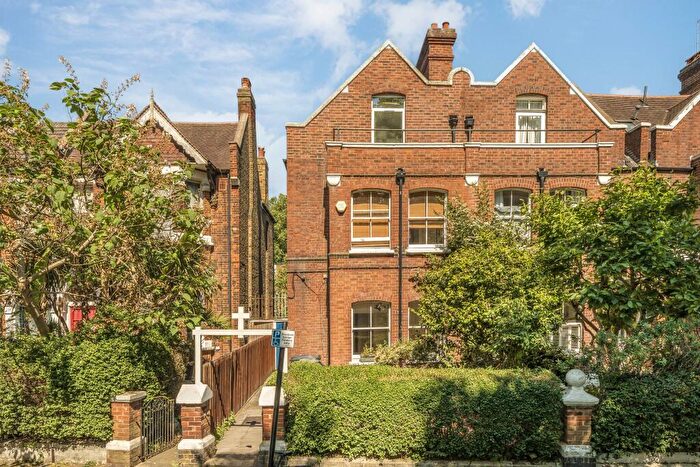 4 Bedroom House For Sale In Calais Street, London, SE5