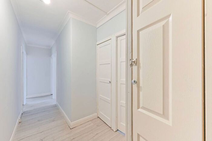 2 Bedroom Flat For Sale In The Woodlands, Upper Norwood, London, SE19