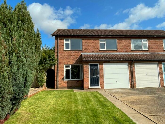 3 Bedroom Semi-Detached House To Rent In Southfields, Sleaford, NG34