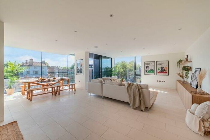 3 Bedroom Flat To Rent In Oval Road Primrose Hill, NW1