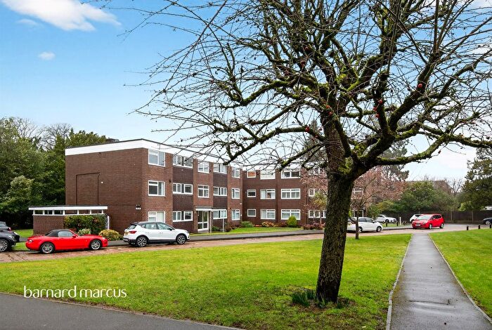 2 Bedroom Flat For Sale In Downs Hill Road, Epsom, KT18