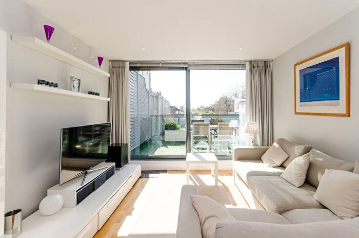 2 Bedroom Flat For Sale In Fulham Road, Chelsea, London, SW10