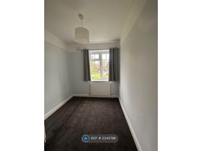 2 Bedroom Flat To Rent In The Grange, London, N20